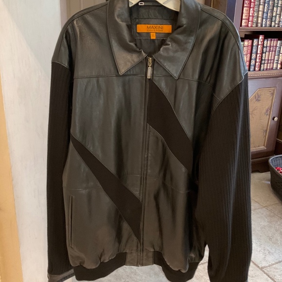 Maxini Collezione Men’s XL Black Leather Jacket w Ribbed Sleeves Excellent Cond - Picture 1 of 4